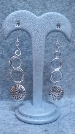 MODELLO 15 - ORECCHINI CON FILO A CERCHI E PIETRA ARGENTATA