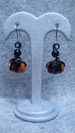 MODELLO 18 - ORECCHINI CON FILO, PIETRA OVALE E PERLA