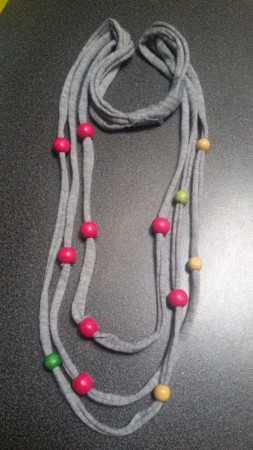 MODELLO 13 - COLLANA FILO COTONE E PERLE LEGNO